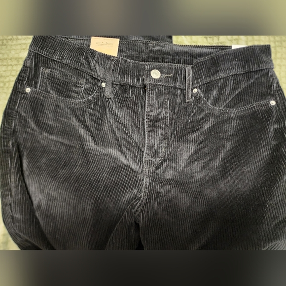 ✨️NWT✨️ Levi's 315 Shaping Boot Cut, Black Corduroy, Size 32 x 30 - Picture 5 of 7